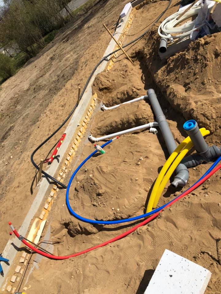 Kanalisatsiooni ja tarbevee torude paigaldus ehitatavasse suvilasse