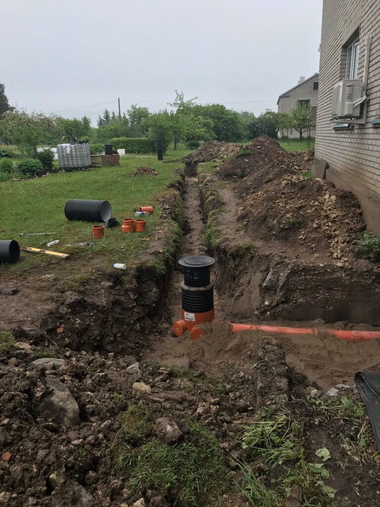 Kahekordse kortermaja lampkastide eemaldamine ning ühiskanalisatsiooniga liitumine